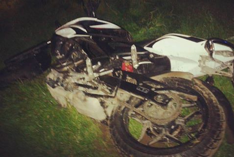 Dos heridos graves tras caer de su moto