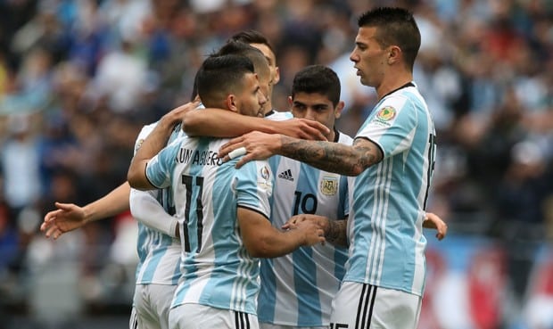 Argentina goleó y espera por Venezuela