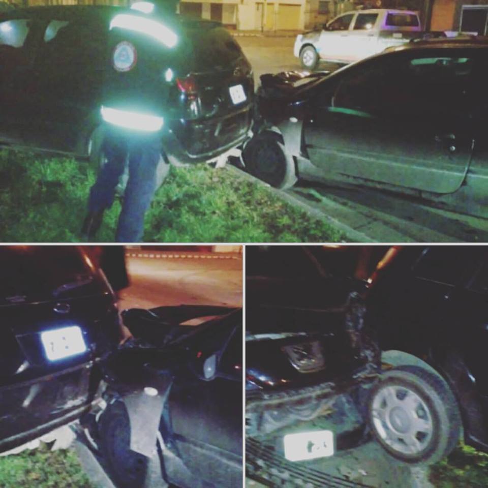 Chocó un auto estacionado