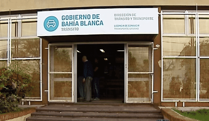 Volvieron a la actividad y la Dirección de Tránsito se vio colapsada
