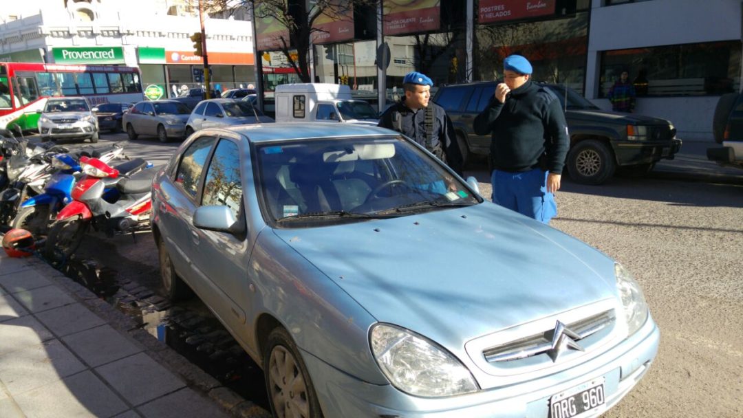 Encuentran auto robado