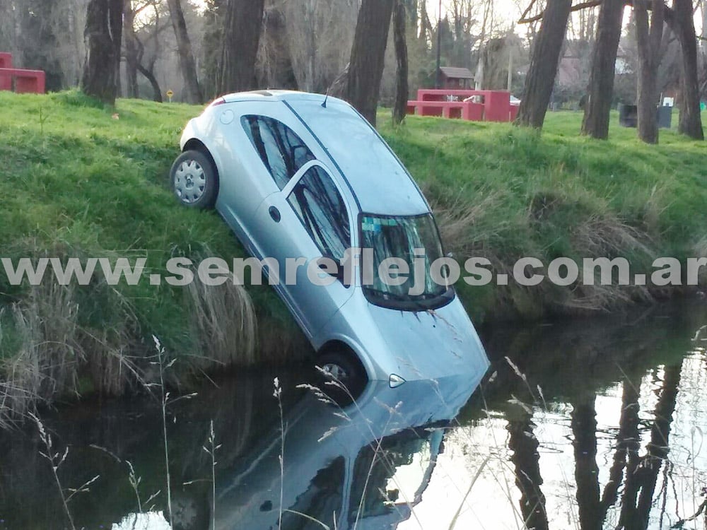 Pigüé: lo dejaron sin freno y lo fueron a buscar al fondo del arroyo