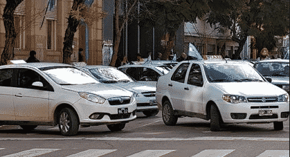 Abuelos afiliados a Pami, también sin taxis
