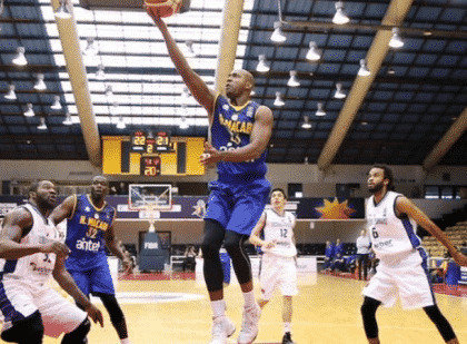 Debut y derrota de Bahía Basket