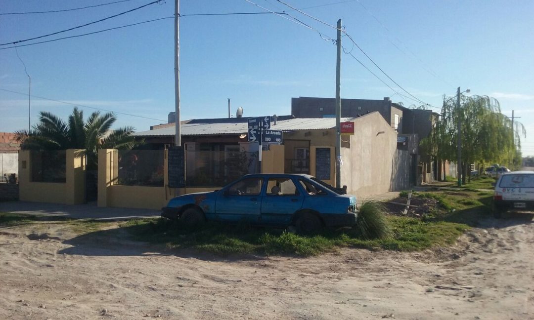 Lo asaltaron y salió a perseguir a los ladrones
