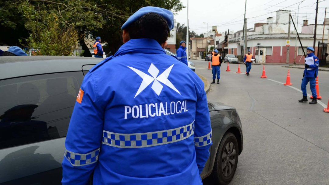 Acusan a una agente de la policía local de balear una casa en un “ajuste de cuentas”