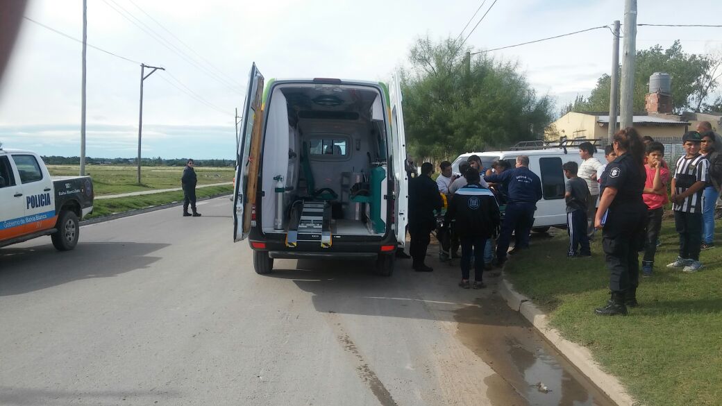 Se le cruzó un perro y terminó en el hospital