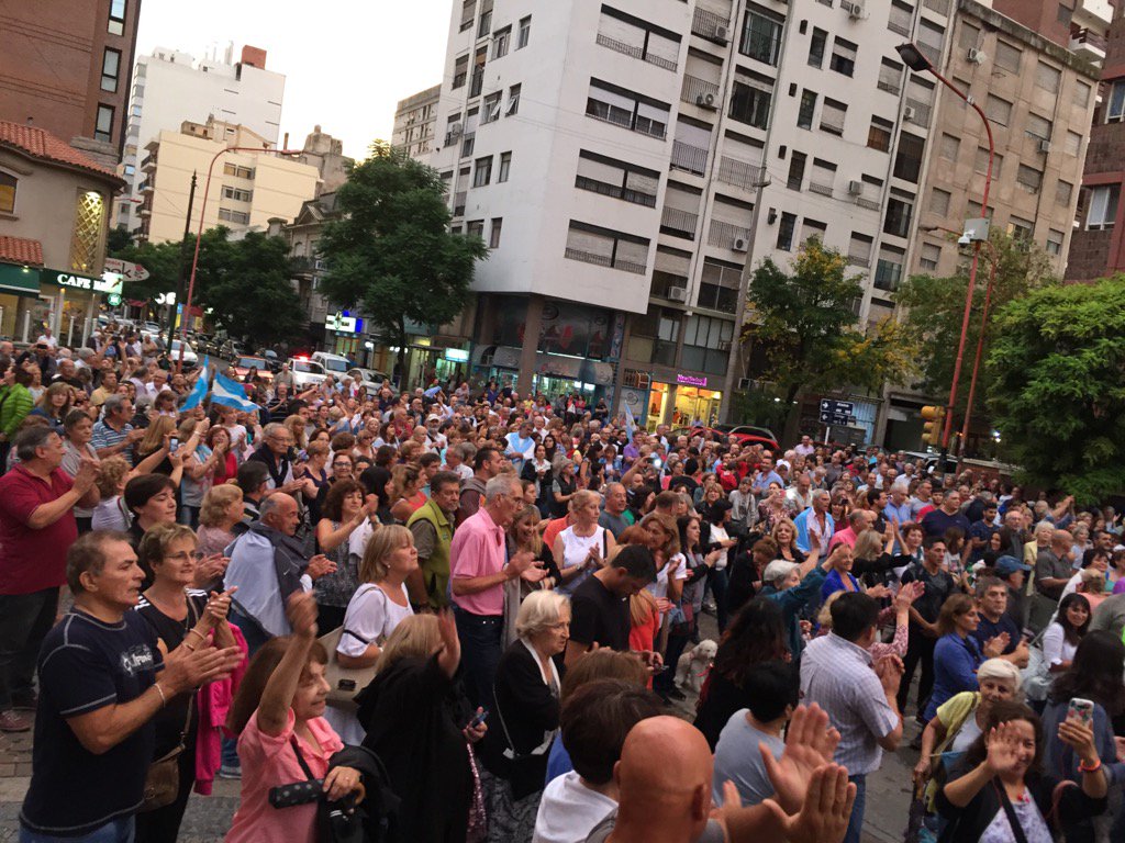 Cientos de bahienses marcharon para respaldar al gobierno de Macri