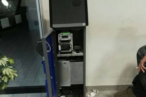 Quiso robar un cajero automático de Ing. White