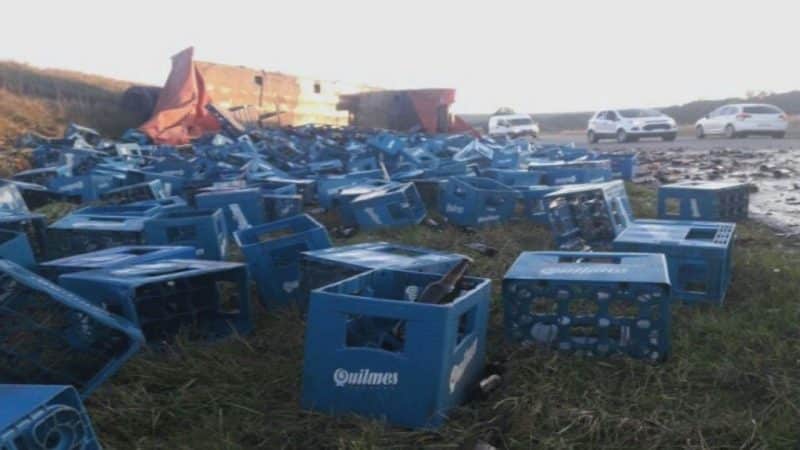Volcó un camión cargado de cervezas