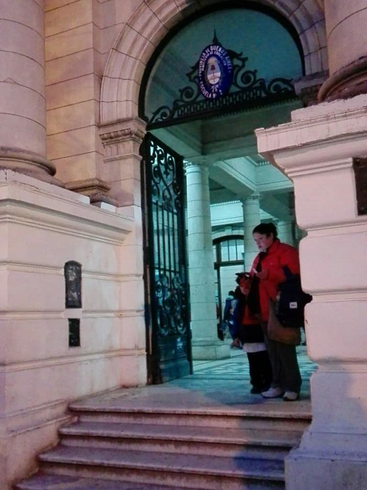Encontraron una rata en el Avanza y suspendieron las clases
