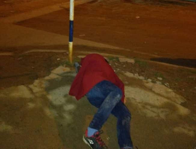 Atacaron a un alumno para robarle el celular