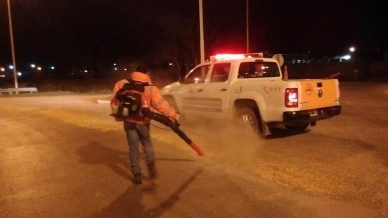 Un camión perdió cereal desde Colón hasta El Guanaco