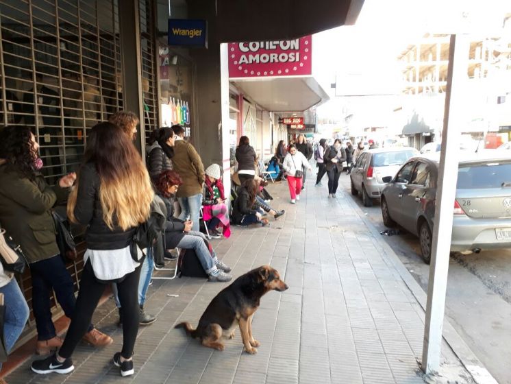 Locura por Arjona: las fanáticas hicieron cola desde anoche