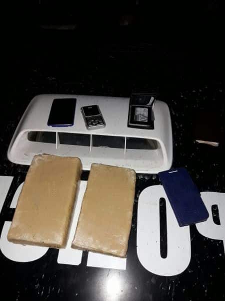 Detuvieron a un remisero que llevaba 2 kilos de droga