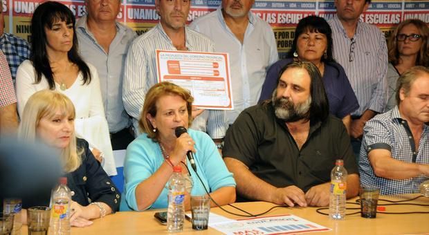 Docentes rechazarán un aumento salarial del 15%