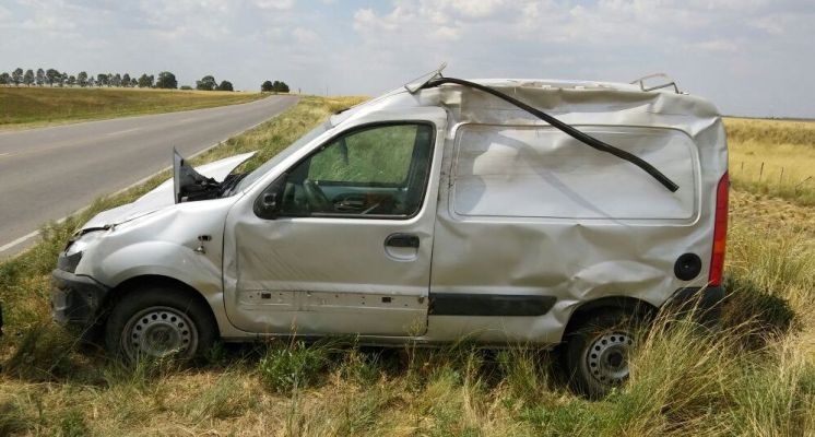 Una joven sufrió varios golpes en un vuelco
