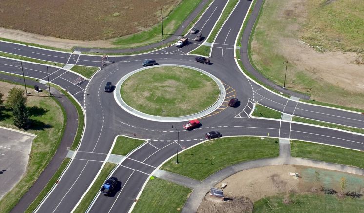 Seguridad vial: quién tiene prioridad de paso en una rotonda