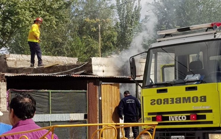 Jugaba con un encendedor y prendió fuego la casa