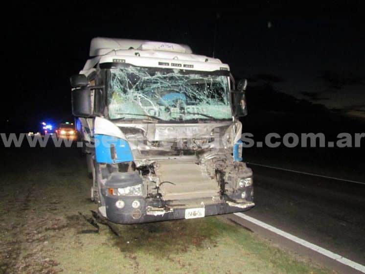 De milagro: dos camioneros chocaron y no se hicieron nada