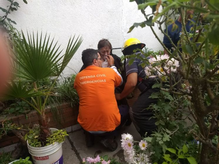 Una mujer trasladada al hospital tras un incendio en su casa