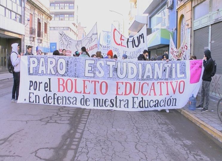 Descuento de boleto universitario a alumnos de arte