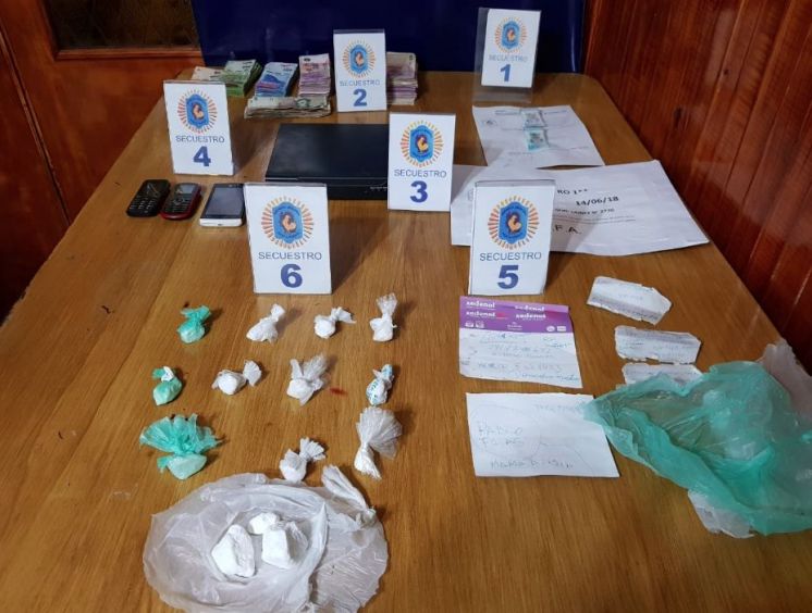 Con arresto domiciliario, pero vendiendo droga