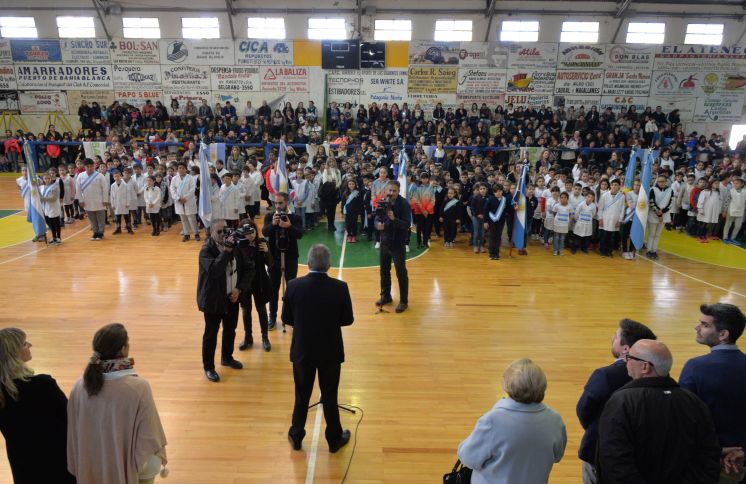 La jura de la bandera de alumnos en Bahía