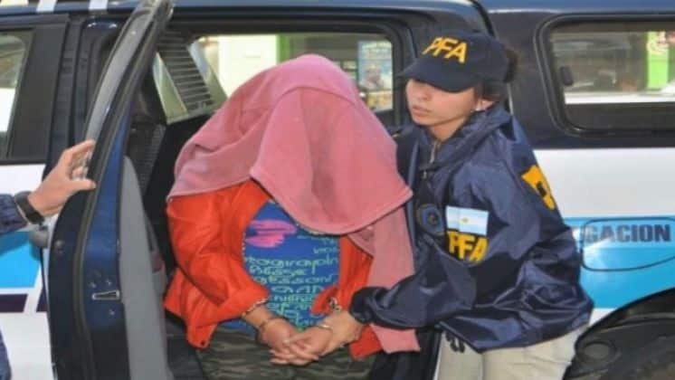 Trece años y medio de prisión por prostituir a sus hijas