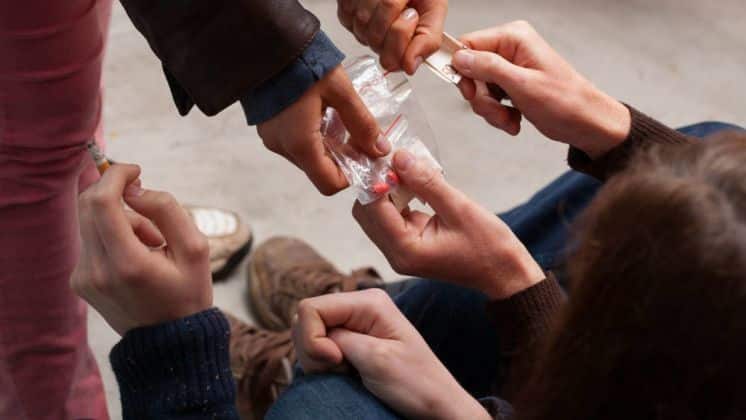 Vendía drogas con su ex y quedó filmado por la policía