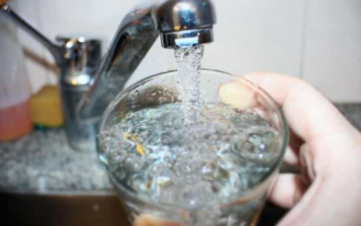 Siguen las quejas por el mal sabor y olor del agua