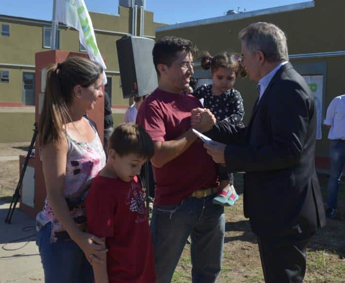 24 familias recibieron su nueva vivienda