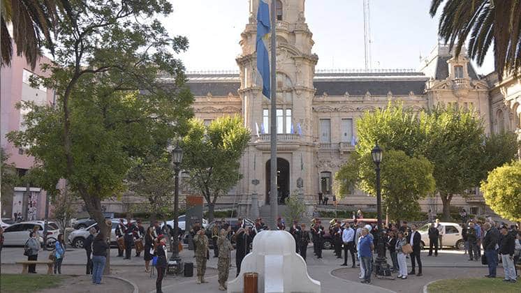 Acto por el aniversario del primer izamiento de la Bandera Nacional