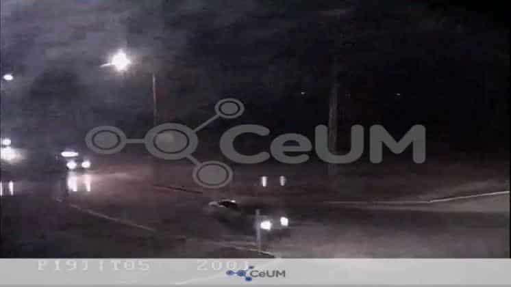 Video: esquivó un control y escapó de la policía a toda velocidad