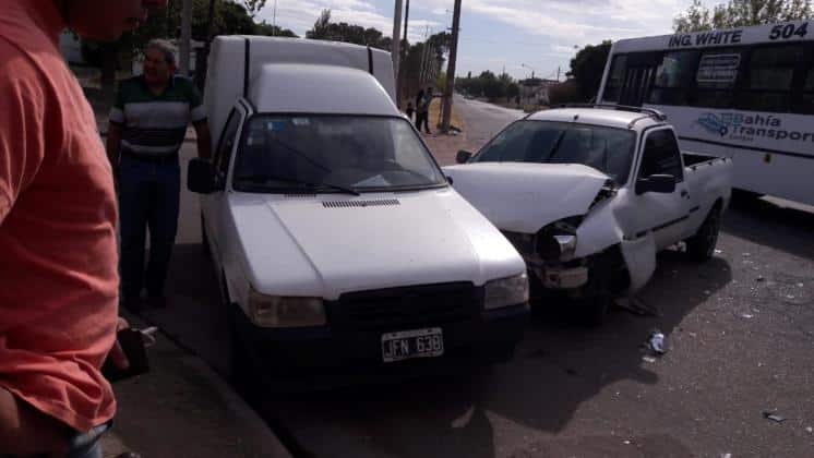 Fuerte accidente entre dos camionetas