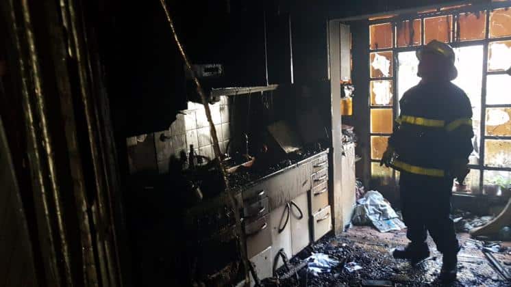 Incendio en una casa de 19 de mayo al 800