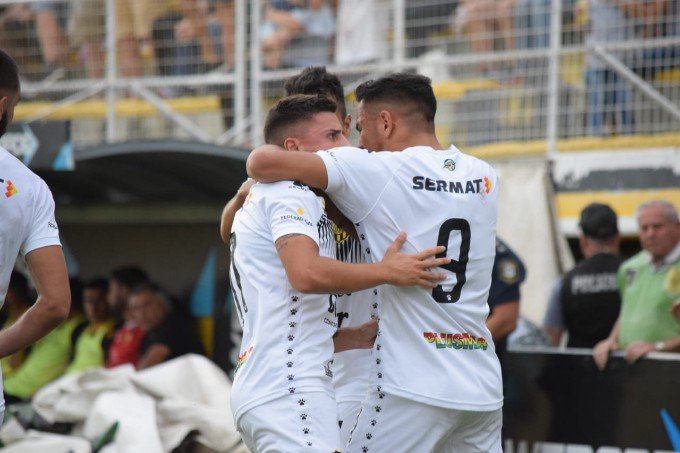 Olimpo ganó un partido clave por la permanencia