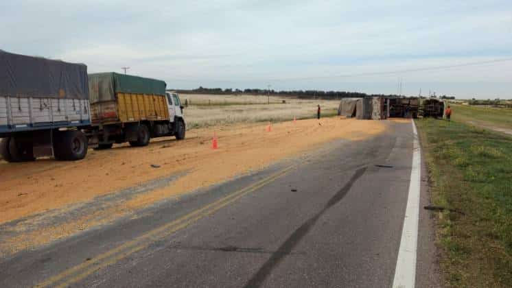 Volcó un camión en la Ruta 33