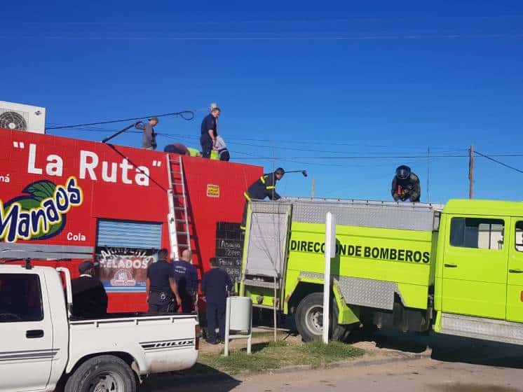 Murió el hombre que se electrocutó en el techo de un minimercado