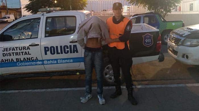 Un joven de 16 años detenido por asaltar a un remisero con un cuchillo