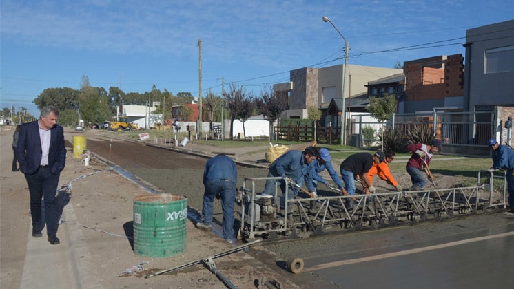 Más conectividad: avanza la pavimentación de calle Parera