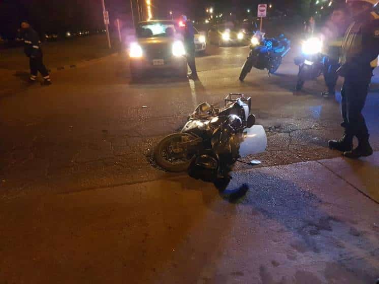 Una motociclista herida tras un choque