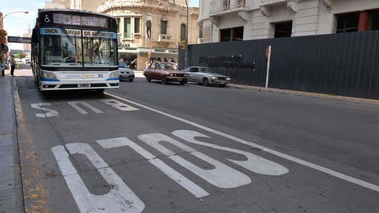 Corte de calzada en calle Corrientes y cambios de recorrido