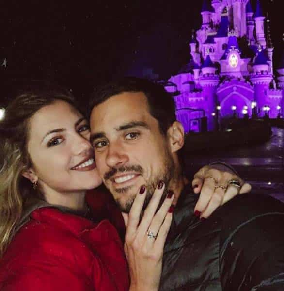 Pella está dulce en el juego y en el amor
