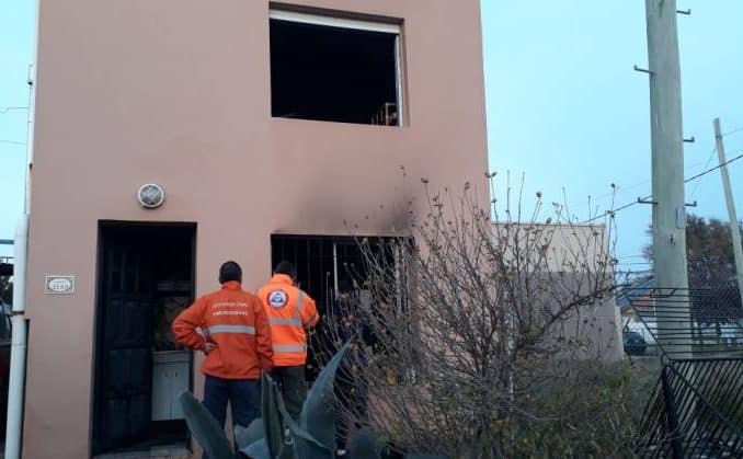 Incendio en una vivienda de Lucero al 2100