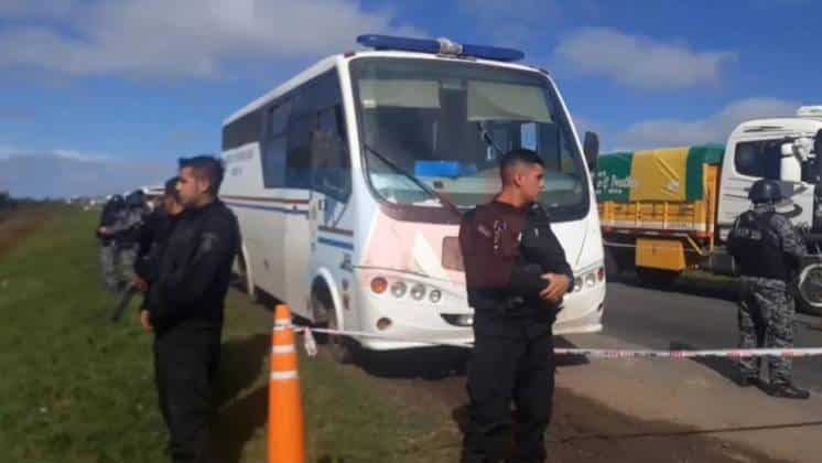 Santa Fe: Presos se escaparon tras una emboscada en la autopista