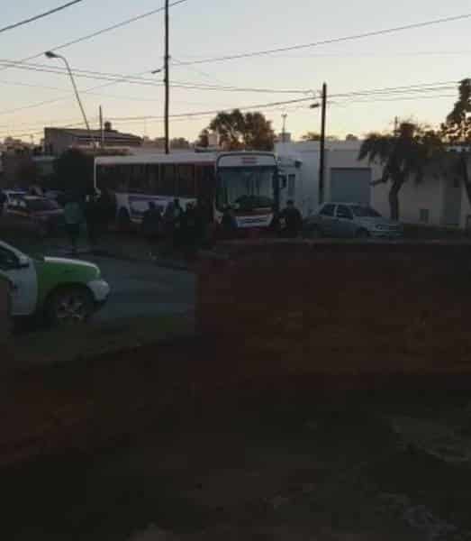 Fútbol violento: incidentes entre hinchas de Bella Vista y Comercial