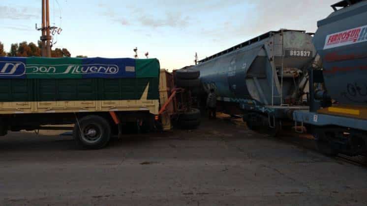 Accidente entre un camión y un tren