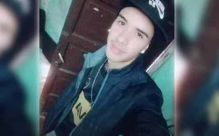 Lo atropelló, lo llevó 50 metros en el capó y lo abandonó