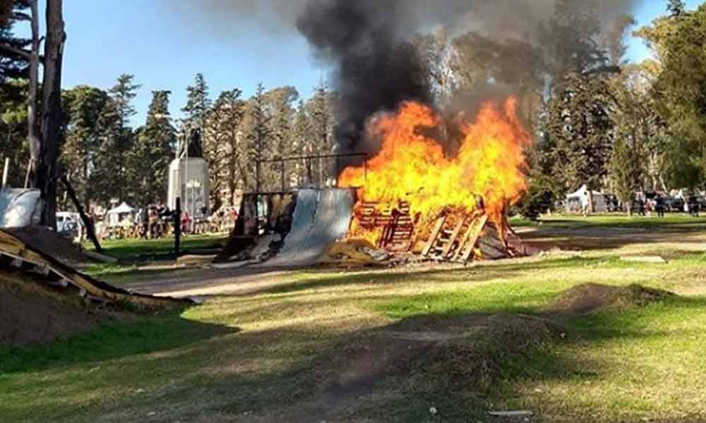 Fuego en las rampas de BMX